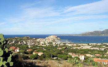 Korsika nabízí moře i hory
