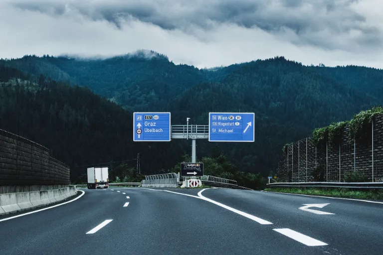 Povolené rychlosti v Rakousku: Za překročení přijdete o auto!