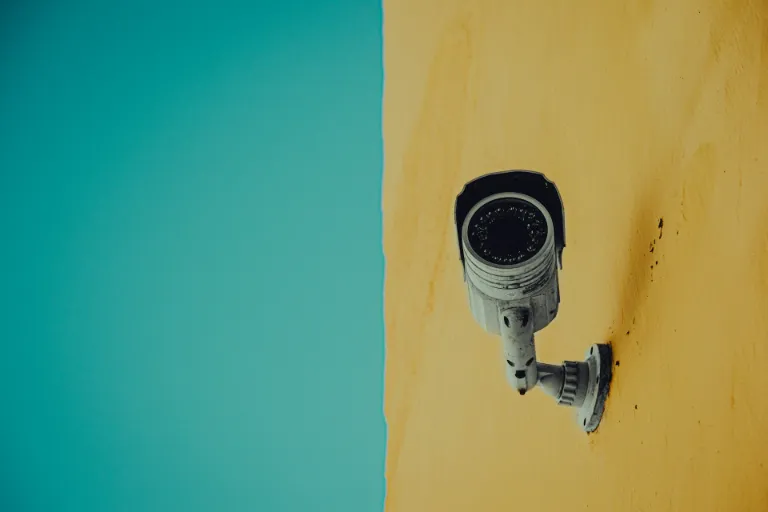 Jak poznat a najít skryté kamery v hotelu či jiném ubytování