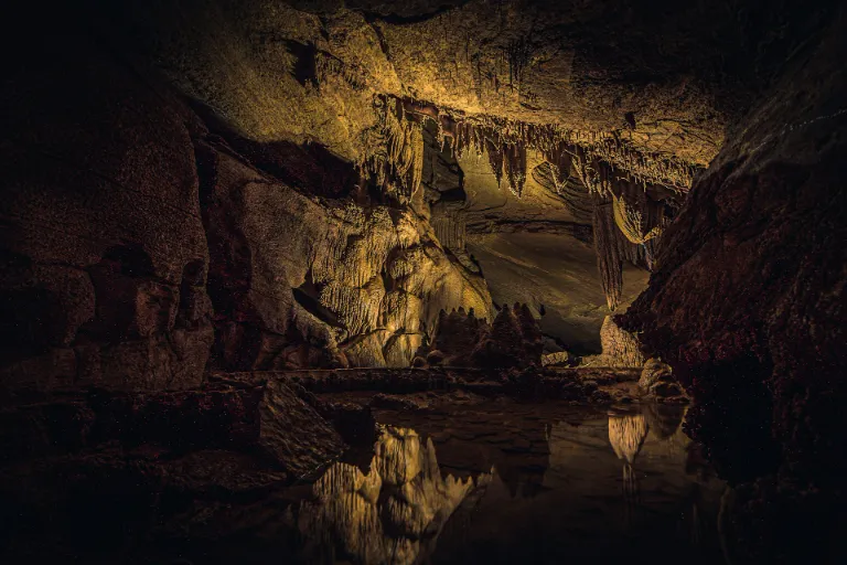 Nejkrásnější jeskyně na Slovensku, které rozhodně navštívit!