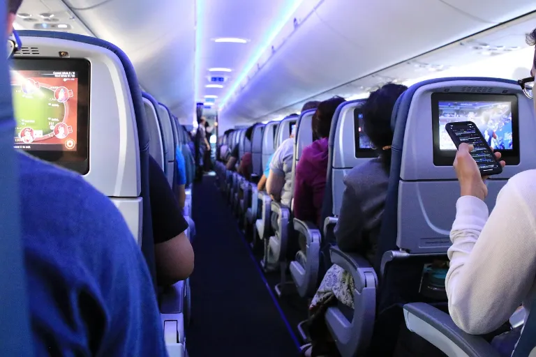 Jet lag: Když tělo cestuje rychleji než mozek – jak ho doběhnout?